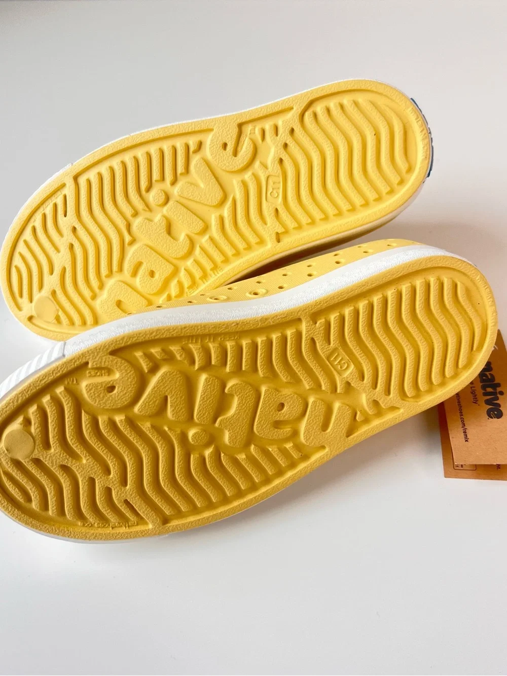 NWT Native Shoes Jefferson Kids C11 Bananas Yellow